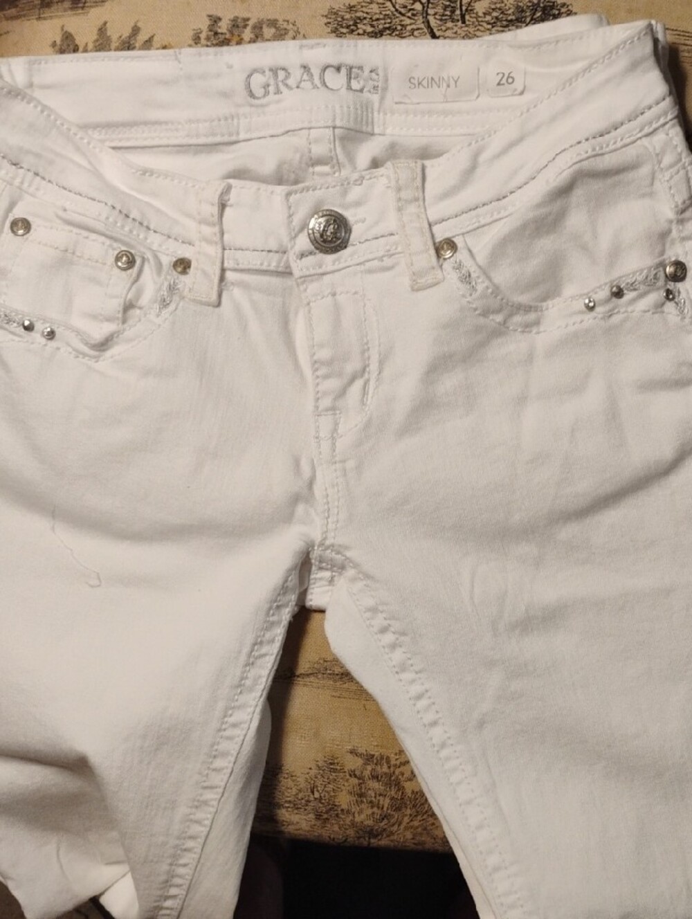 Grace in LA White Skinny Jeans with Silver Sequin Back Pocket - Picture 2 of 3